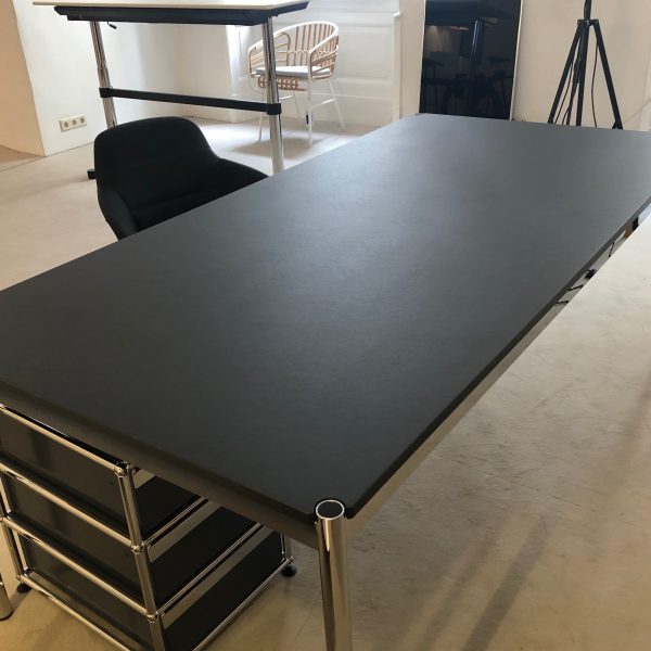 USM Haller - Schreibtisch 1 x 2 m, Linoleum, schwarz ...